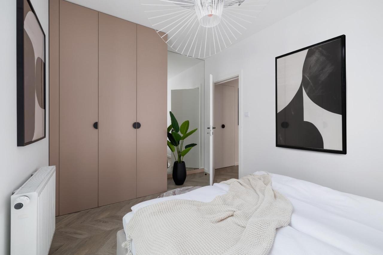 Deluxe Podskale 18 With Parking & Balcony In By Renters Prestige Apartment Krakow